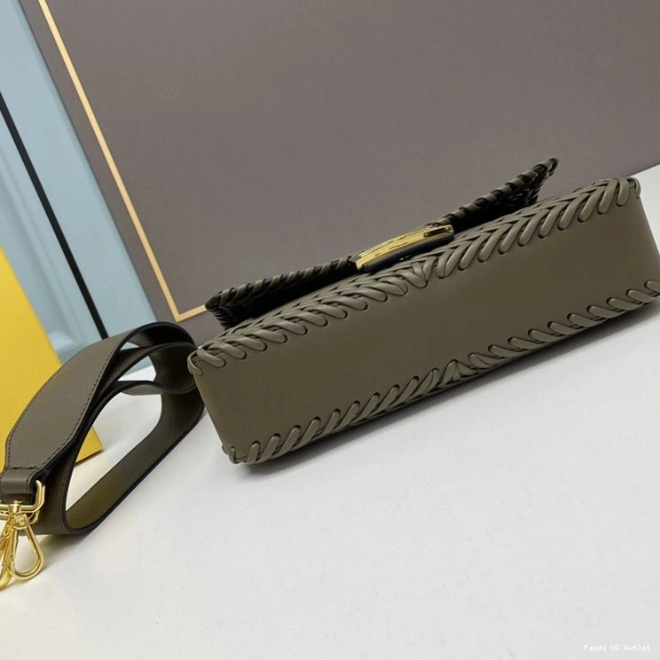 Vintage HOT Bag Medium Green Fendi Baguette Stitching In Leather 0812